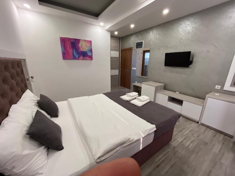 Deluxe Double Room image 1