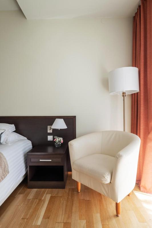 Double Room with Balcony image 3