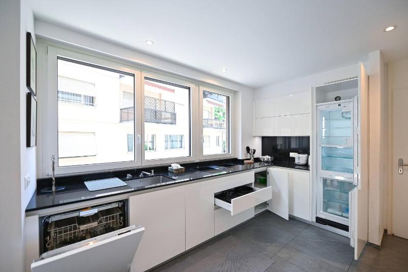 Luxury Lake View Motta Apartment in Lugano - image 9