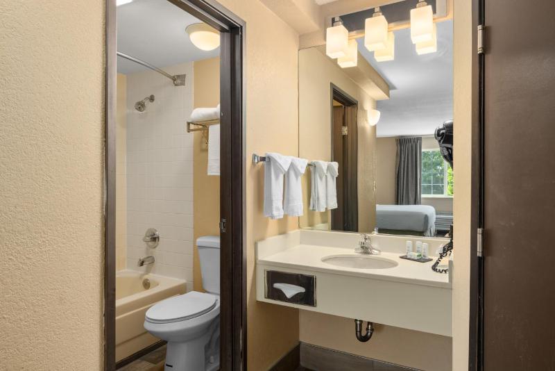 Ramada by Wyndham Portland - image 25