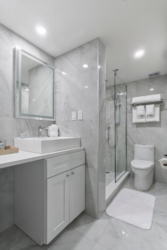King Suite with Ocean View image 3