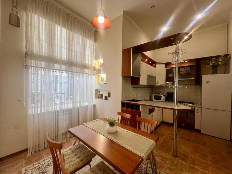 Deluxe One-Bedroom Apartment image 4