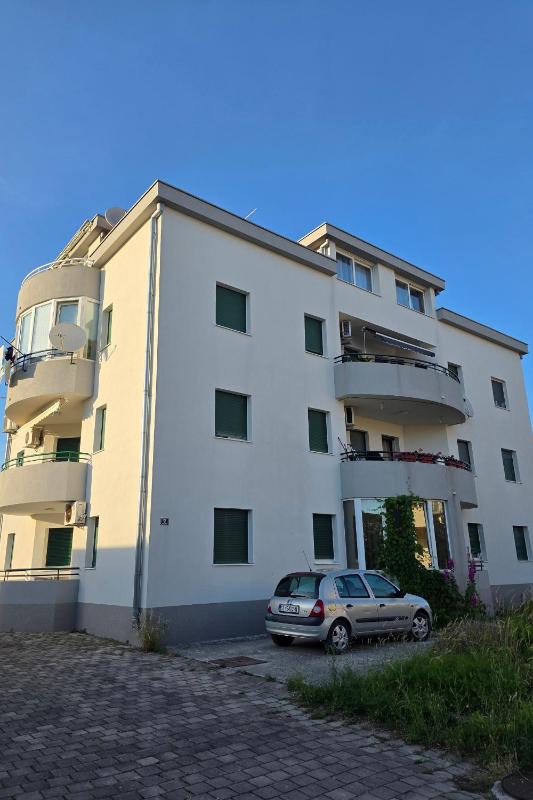 Apartments with parking space Kastel Novi Kastela - 24645 - image 1