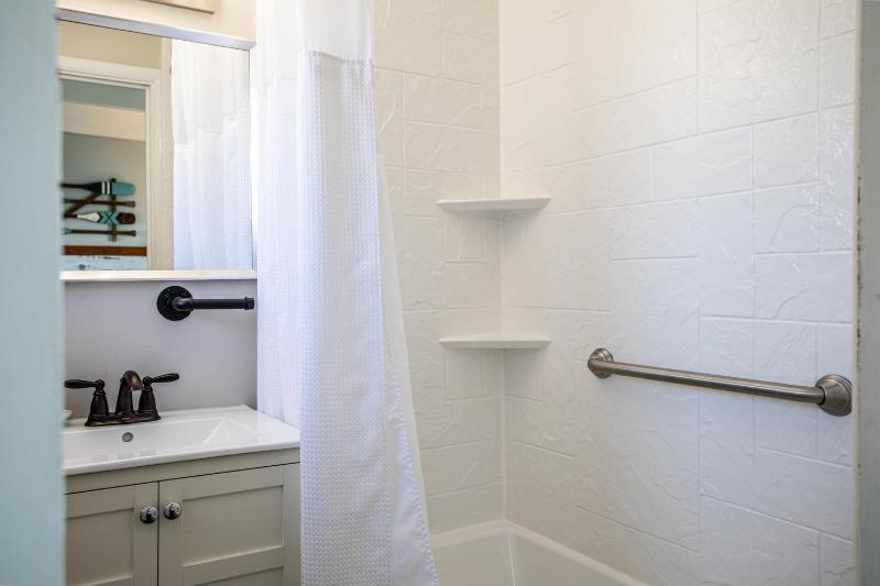 Classic Quadruple Room image 2