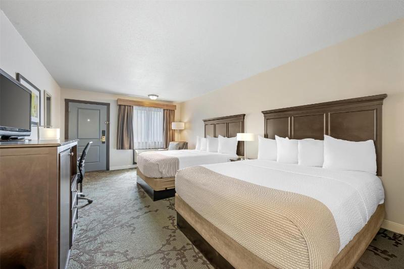 Queen Room with Two Queen Beds - First Floor image 4