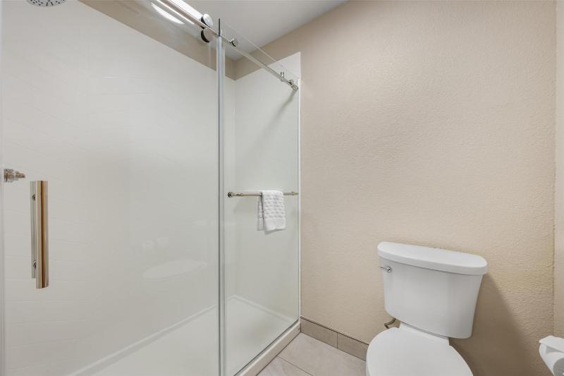 King Room - Non-Smoking image 2