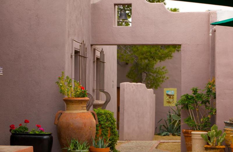 Lodge On The Desert - image 33