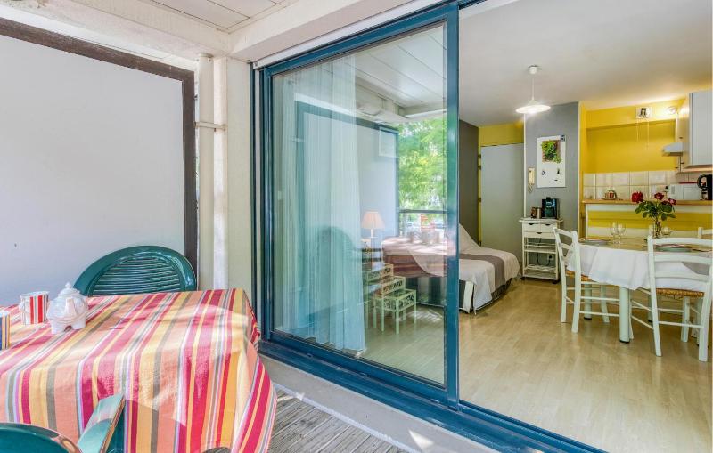 Amazing Apartment In La Rochelle With Wifi - image 11