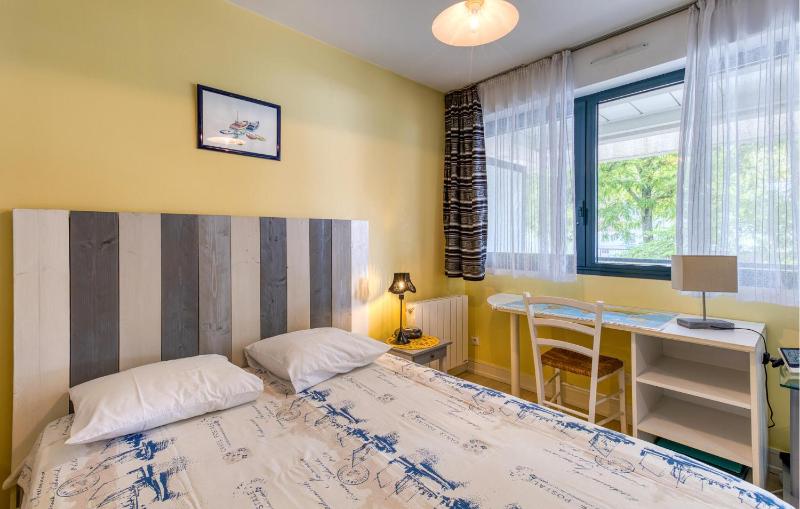 Amazing Apartment In La Rochelle With Wifi - image 9