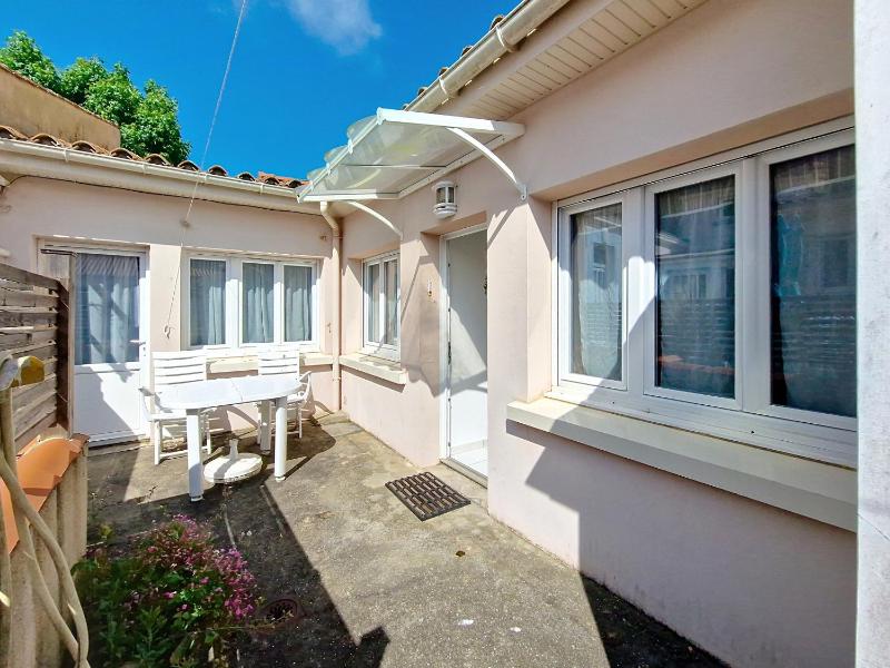 Maison rénovée T3 au calme proche plage marché et commodités avec cour et Wifi inclus - FR-1-331-222 - image 1