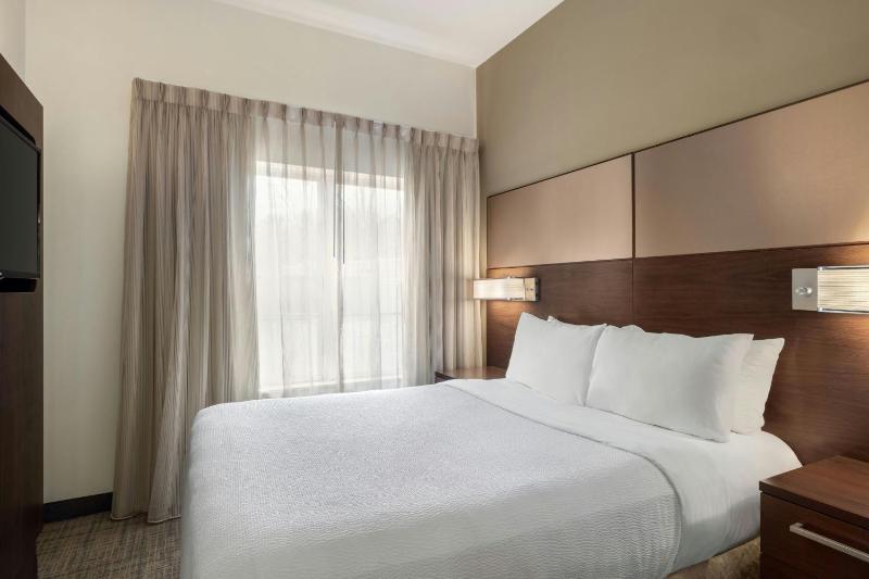 One-Bedroom Suite with Sofa Bed image 1