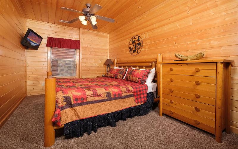 Bear Creek Lodge - Game Nights Hot Tub Soaks & Relaxation - image 11