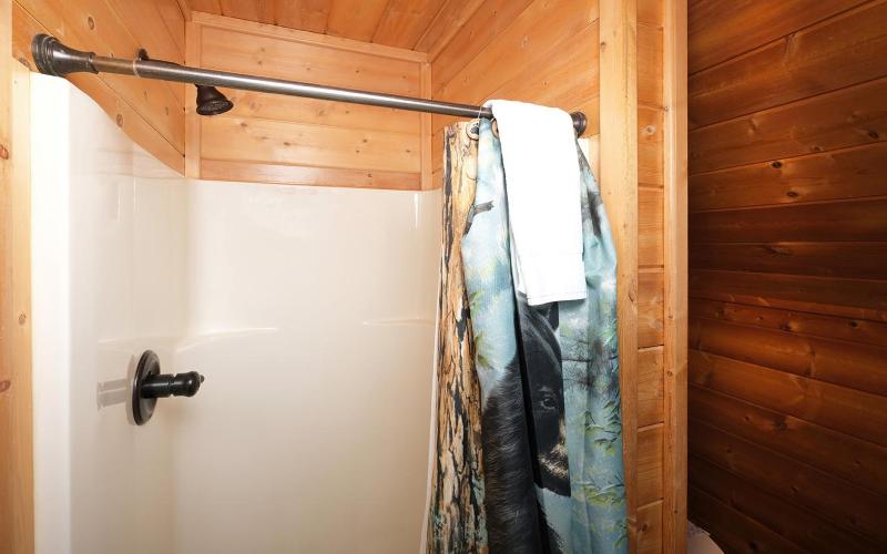 Bear Creek Lodge - Game Nights Hot Tub Soaks & Relaxation - image 35