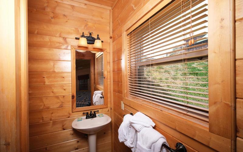 Bear Creek Lodge - Game Nights Hot Tub Soaks & Relaxation - image 26