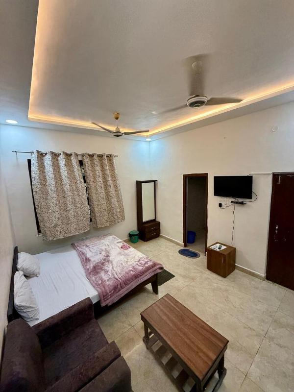 KRISHNAM GUEST HOUSE - image 1