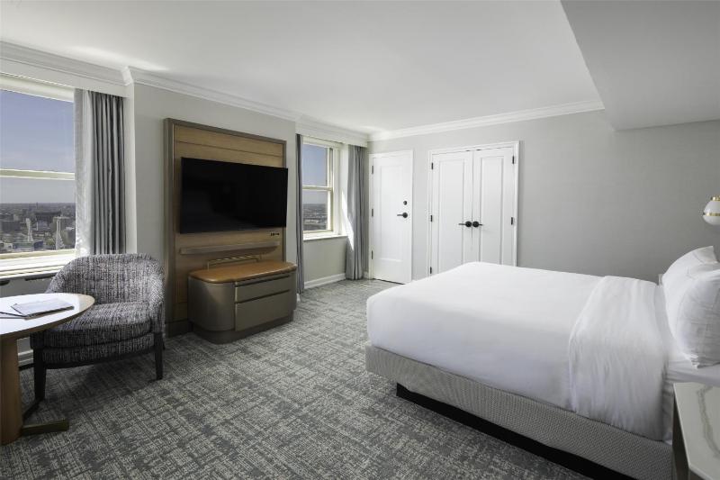 Superior King Room image 2