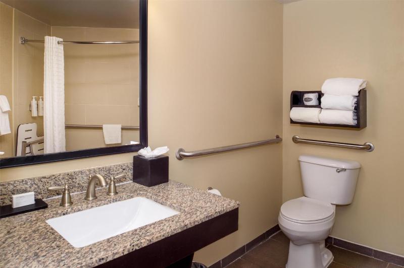 Deluxe Queen Room with Two Queen Beds image 2