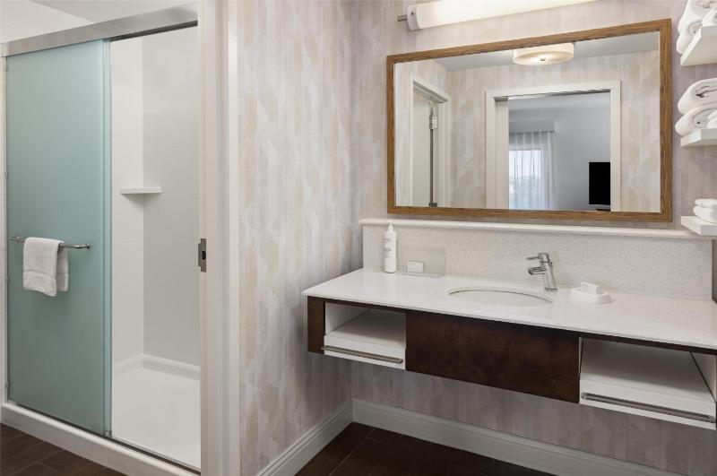 Queen Studio Suite with Two Queen Beds - Non-Smoking image 2