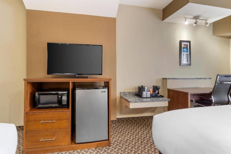 Double Suite with Two Double Beds - Non-Smoking image 3