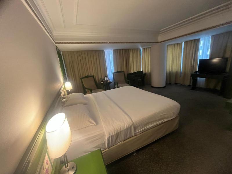 Large Double Room image 1