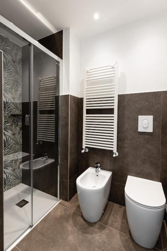 Comfort Double or Twin Room with Partial Lake View image 2