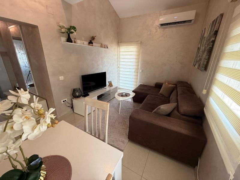 One-Bedroom Apartment image 1