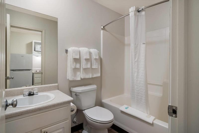 Standard Double Room with Two Double Beds - Non Smoking image 2