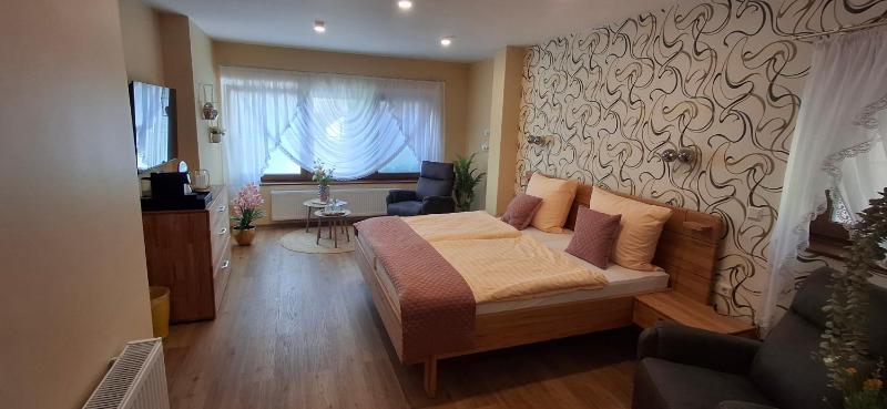 Deluxe Double Room image 2