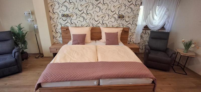 Deluxe Double Room image 3