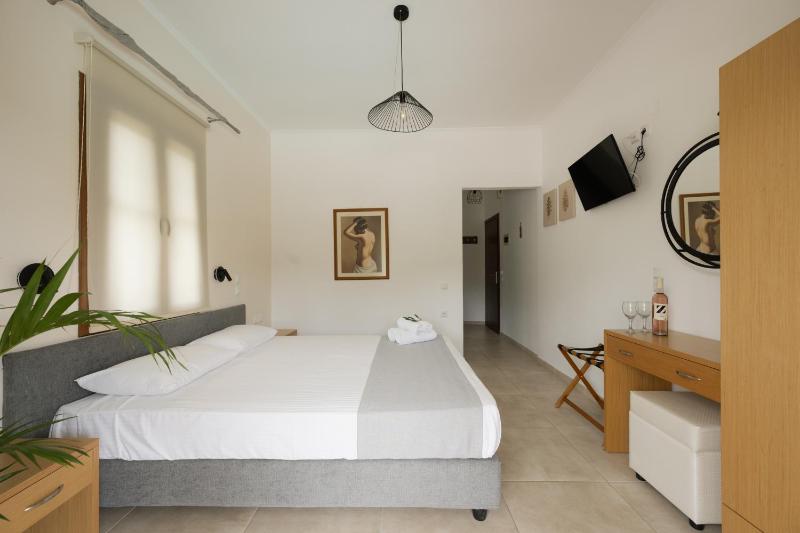 Studio Apartment image 3