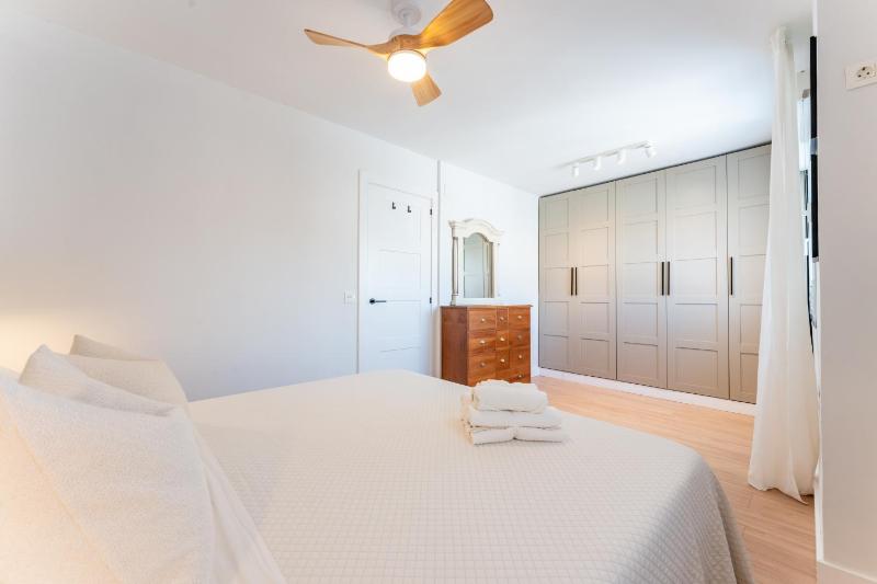 VB Torrequebrada Townhome 3BR near the sea - image 2