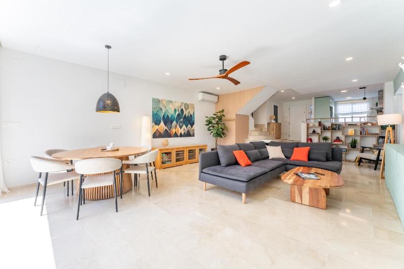 VB Torrequebrada Townhome 3BR near the sea - image 14
