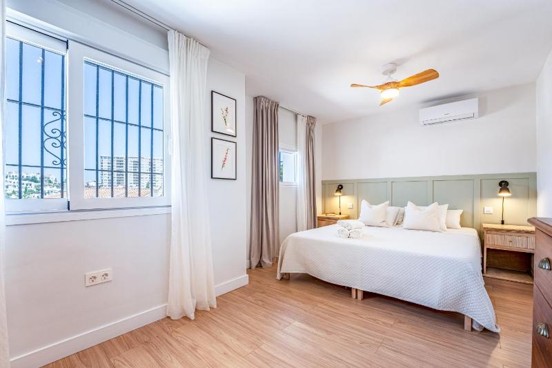 VB Torrequebrada Townhome 3BR near the sea - image 11