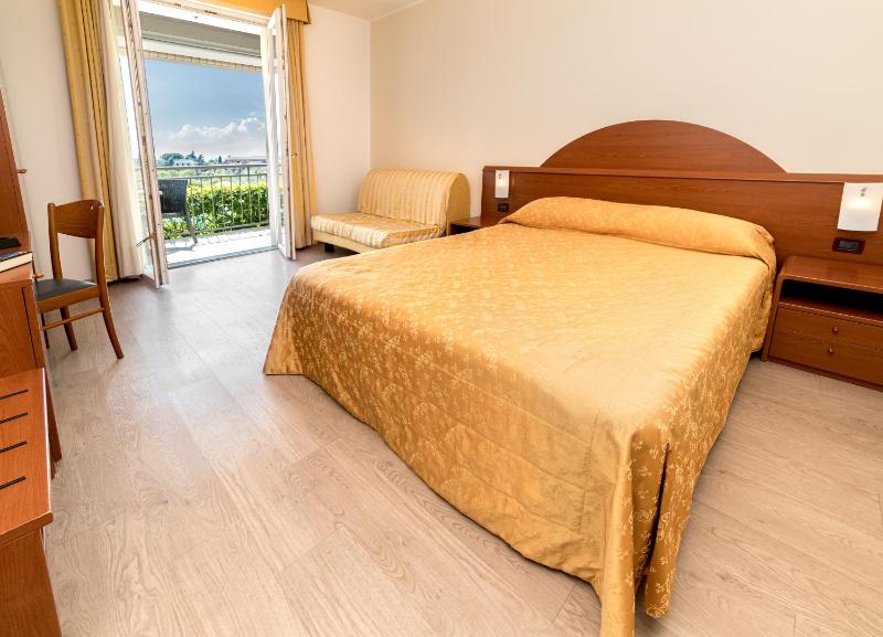 Triple Room with Balcony image 2