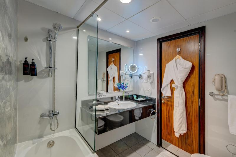 One Bedroom King Suite with City View image 1