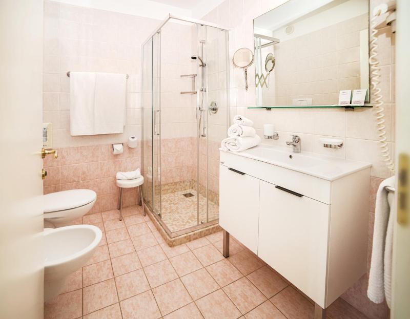 Triple Room with Balcony image 3