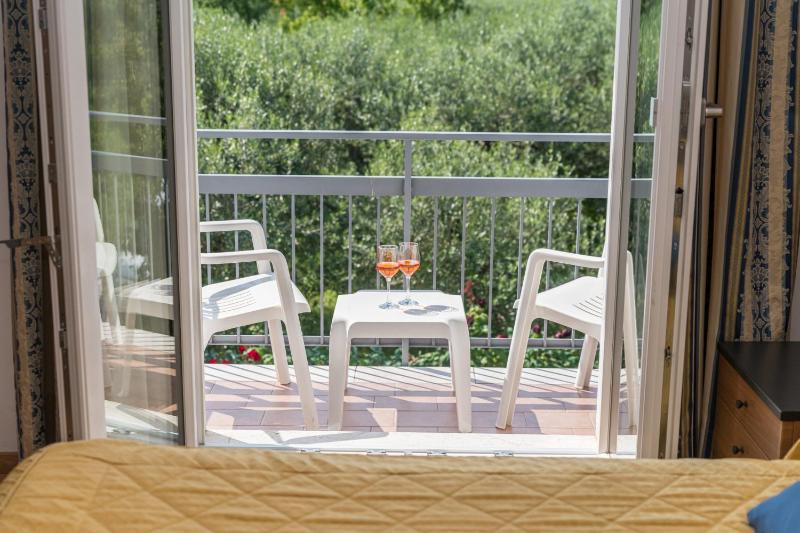 Double Room with Balcony image 4