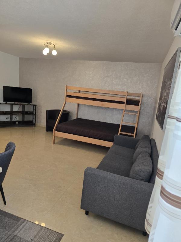 One-Bedroom Apartment image 1