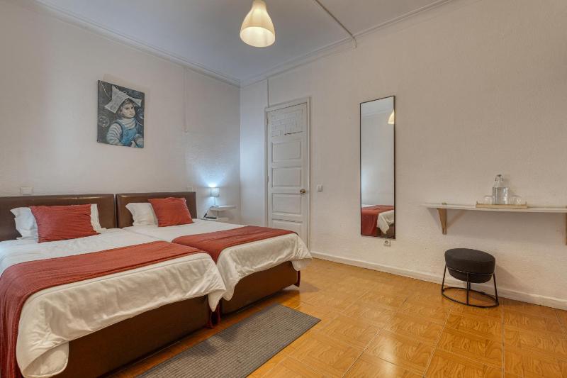 Double or Twin Room image 3