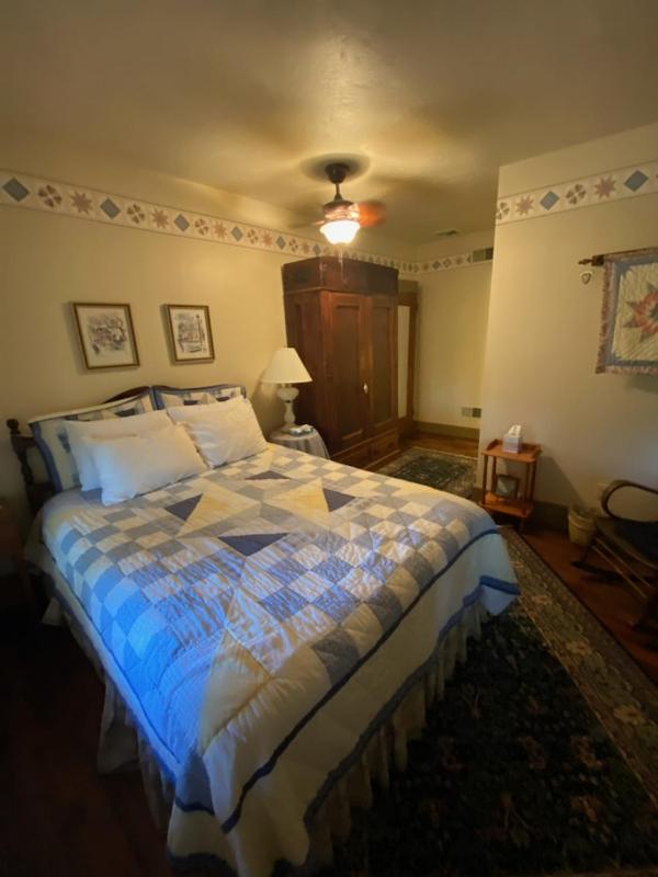 Deluxe Double Room with Bath image 1