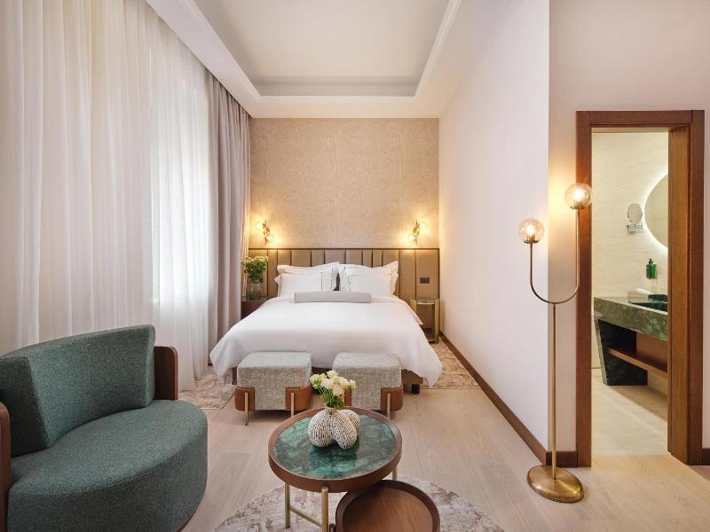 Deluxe Double or Twin Room with Balcony image 1