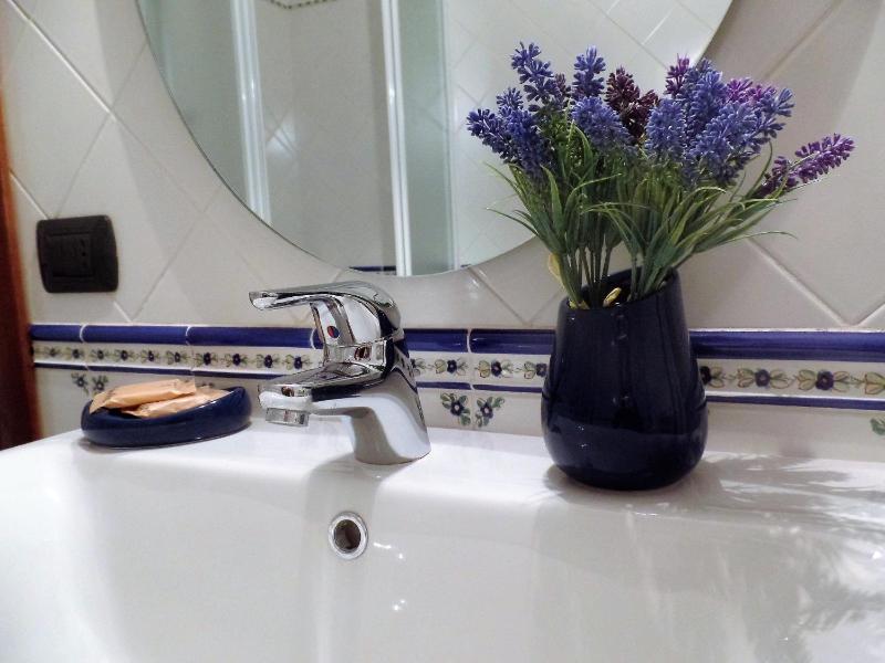 Double Room with Balcony image 2