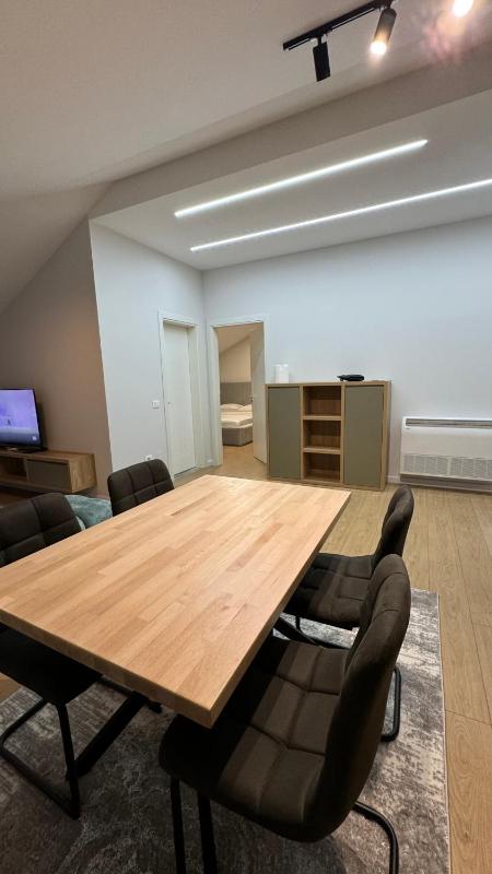 H&H Apartments - image 8