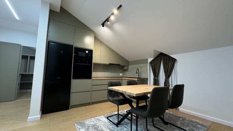 H&H Apartments - image 10