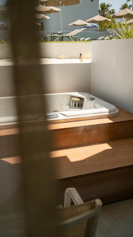 Studio with Spa Bath image 4