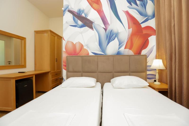 Standard Double or Twin Room image 4