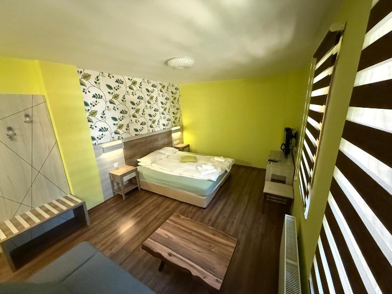 Family Room image 3