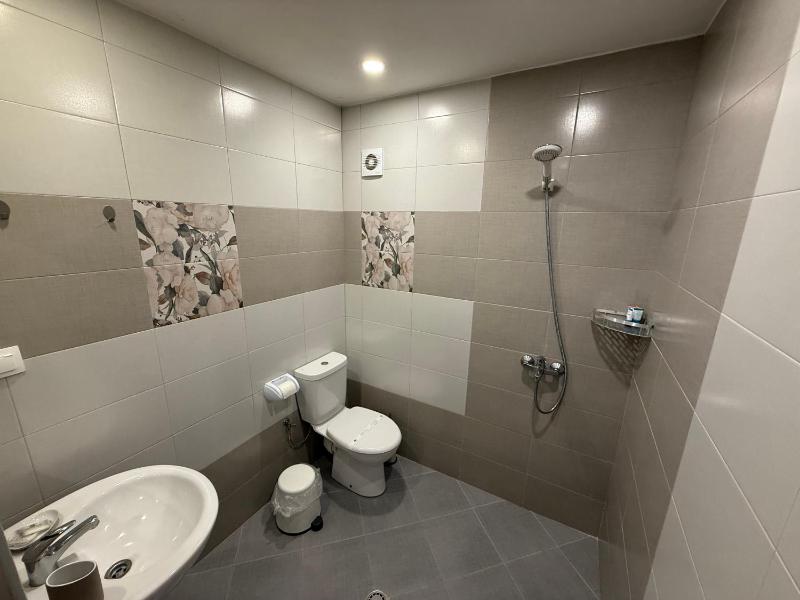 Standard Double Room image 3