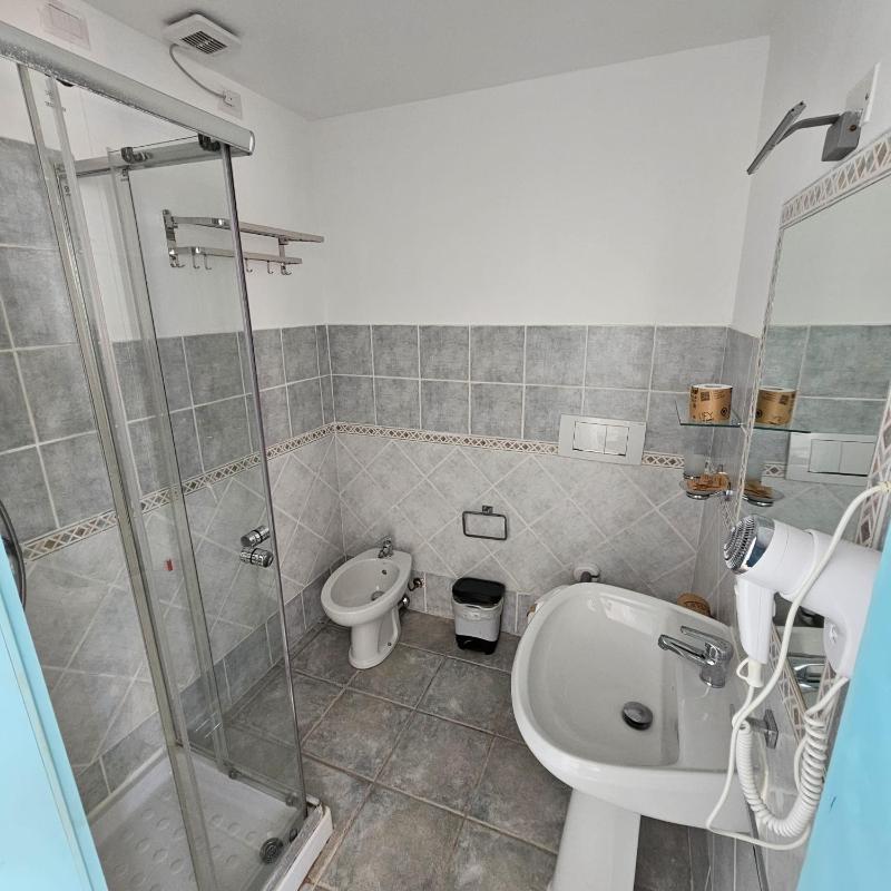 Standard Double or Twin Room image 3