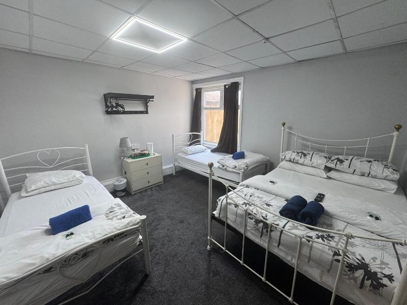 Standard Quadruple Room image 1